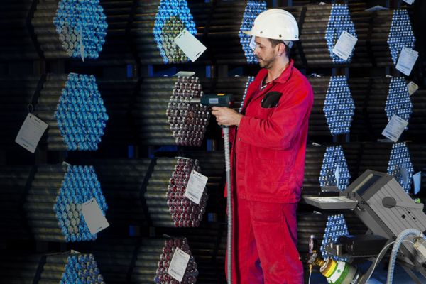 Phân tích thành phần kim loại, hợp kim bằng máy quang phổ phát xạ hồ quang OES