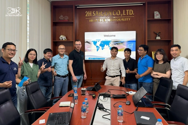 Belec cùng đội ngũ kinh doanh, kỹ thuật 2H