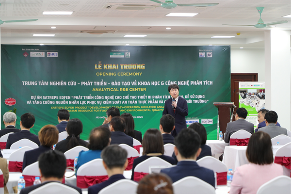 Giáo sư, Tiến sĩ Magatari, Giám đốc phía Nhật Bản của dự án SATREPS