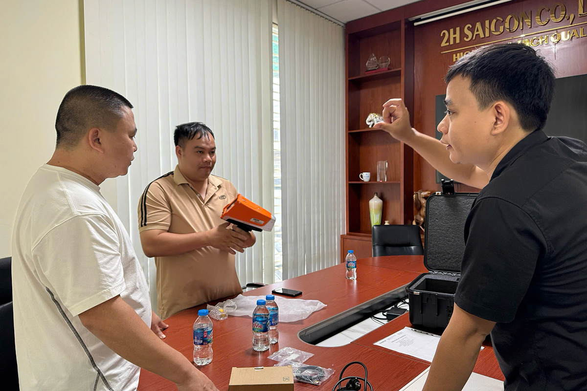 Buổi bàn giao máy XRF cầm tay Vanta Element tại 2H Instrument